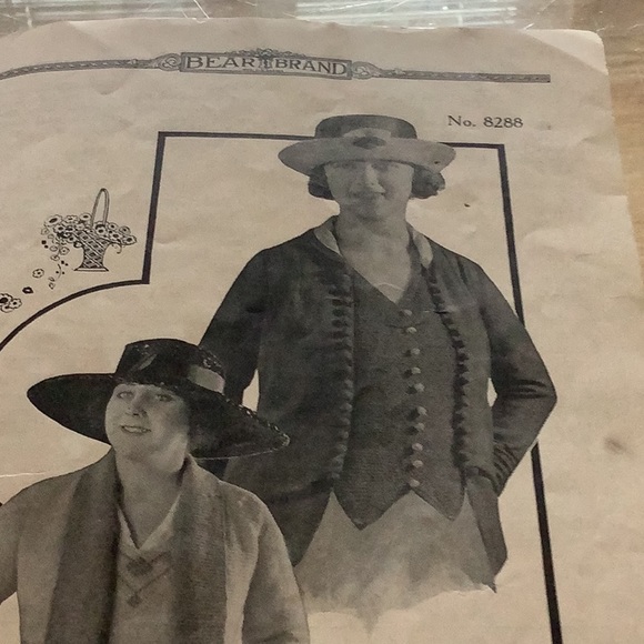 Bear brand  knitting book circa 1914 - Picture 9 of 9